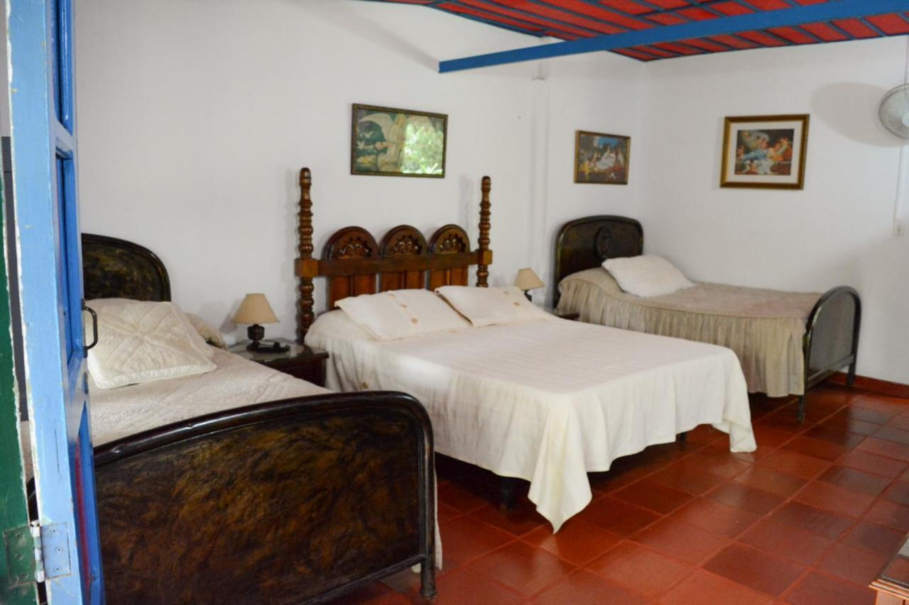 Finca La Colina Bed and Breakfast Calarcá Exterior foto