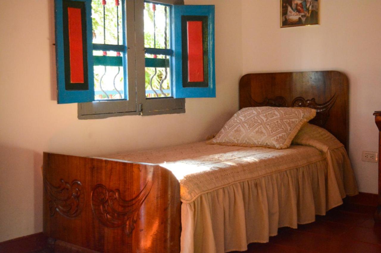 Finca La Colina Bed and Breakfast Calarcá Exterior foto