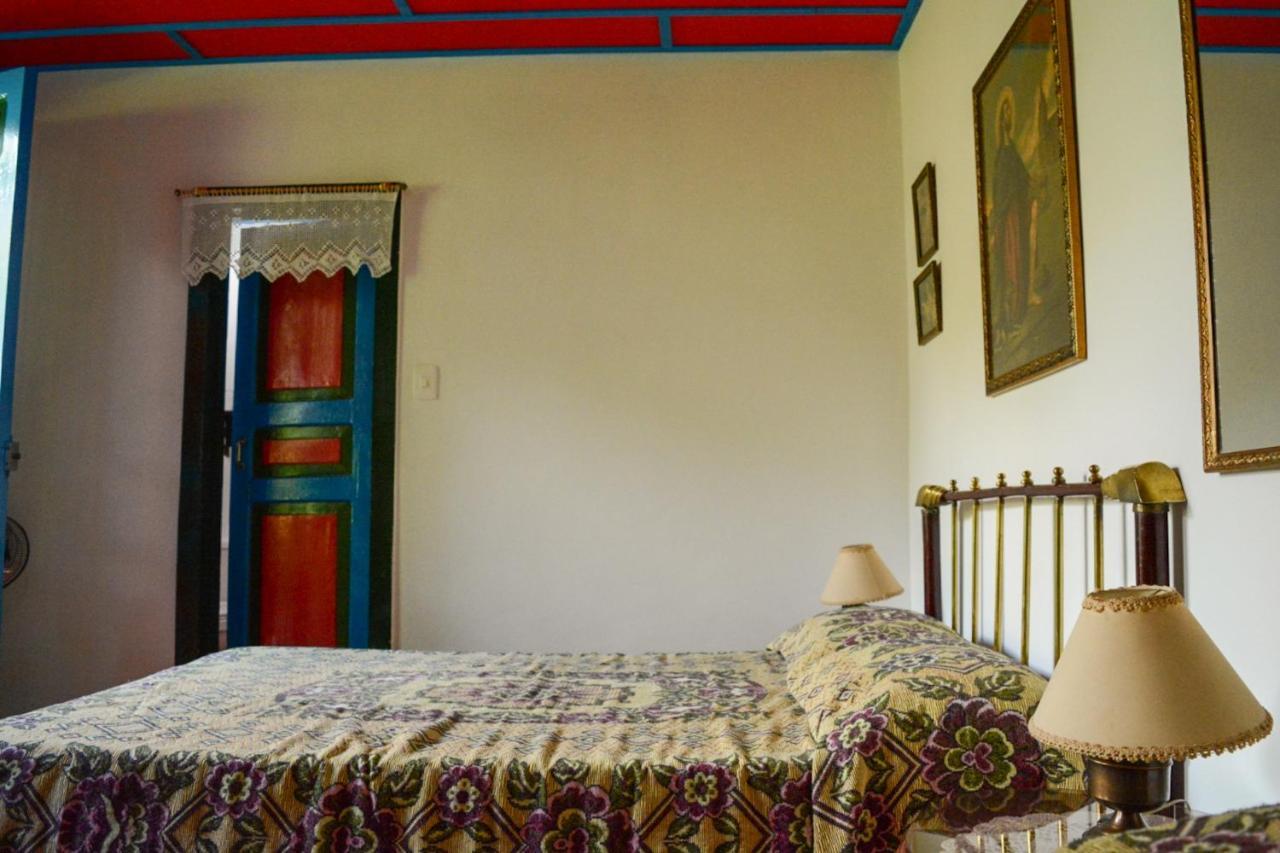 Finca La Colina Bed and Breakfast Calarcá Exterior foto