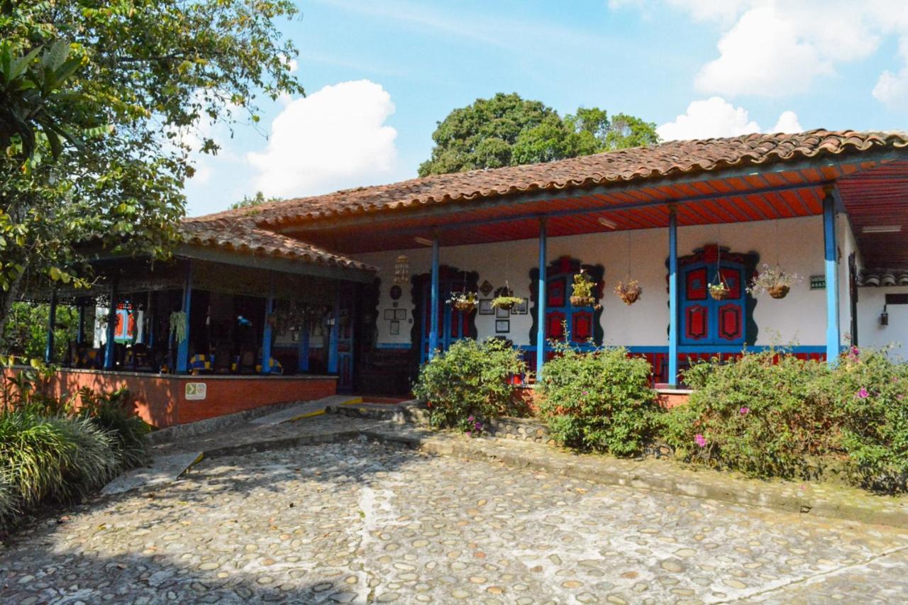 Finca La Colina Bed and Breakfast Calarcá Exterior foto