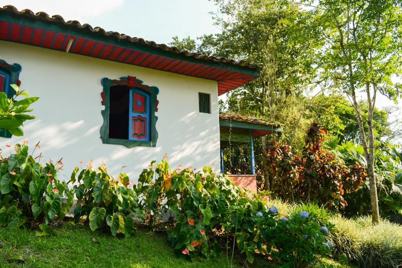 Finca La Colina Bed and Breakfast Calarcá Exterior foto
